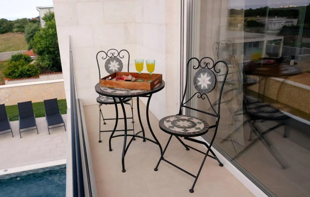 Beautiful Villa Paula With Jacuzzi In Pula